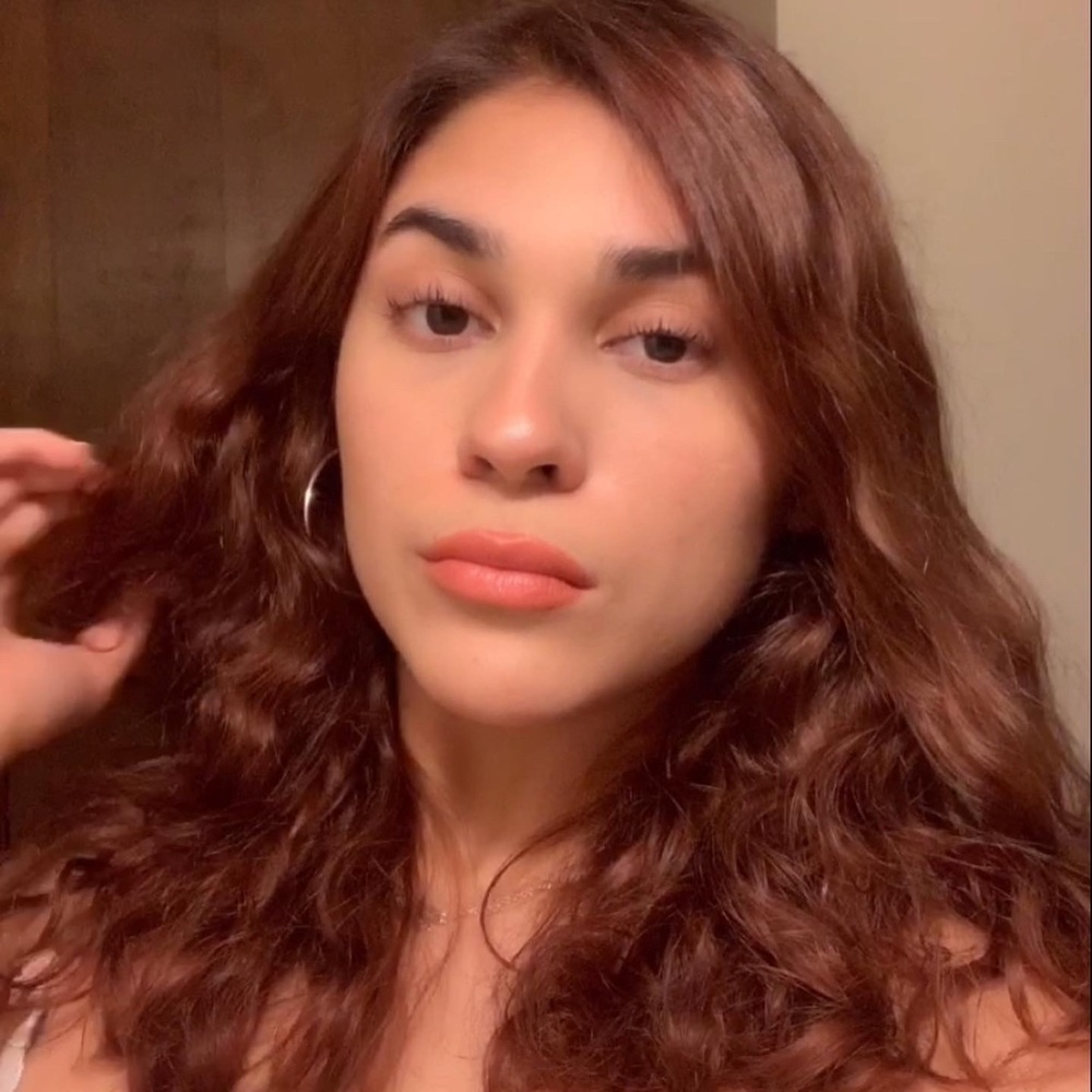 Meet your Posher, Elvia
